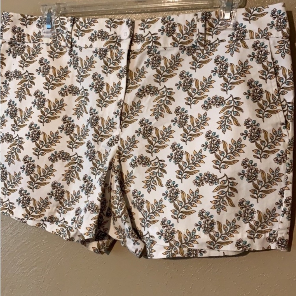 NWT “Loft” Mid Rise Shorts 4” - Picture 2 of 7